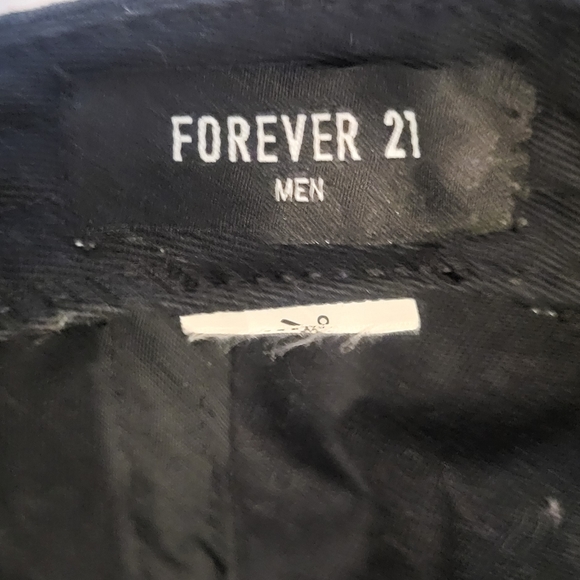 FREE cap black and red - Picture 3 of 4